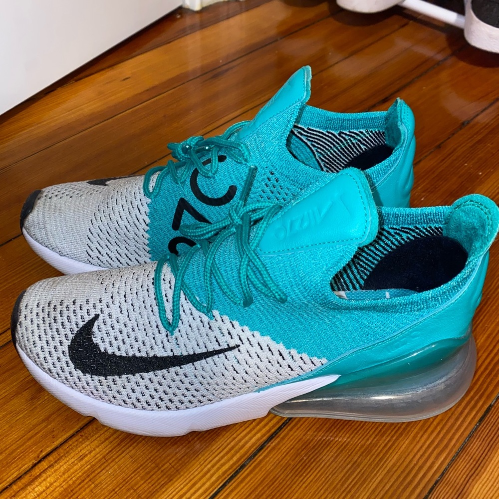 Nike Womens Air Max 270 Sneakers